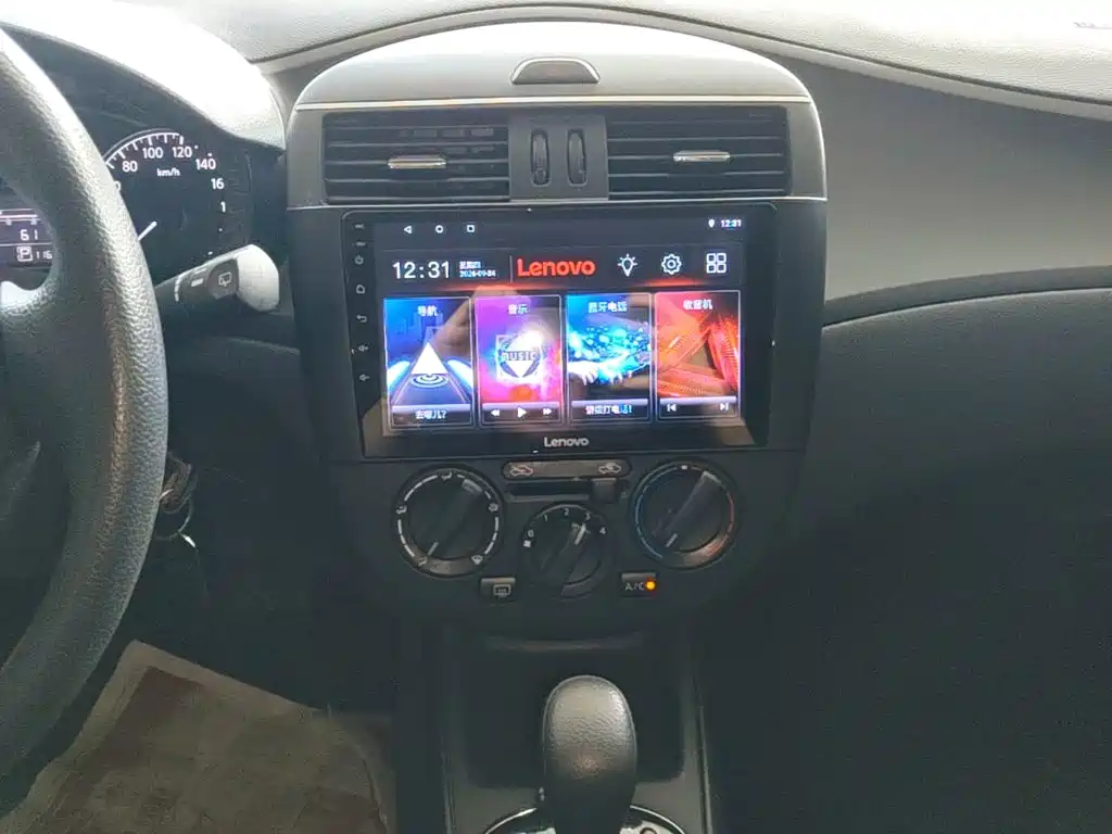 Nissan Tiida — миниатюра 13