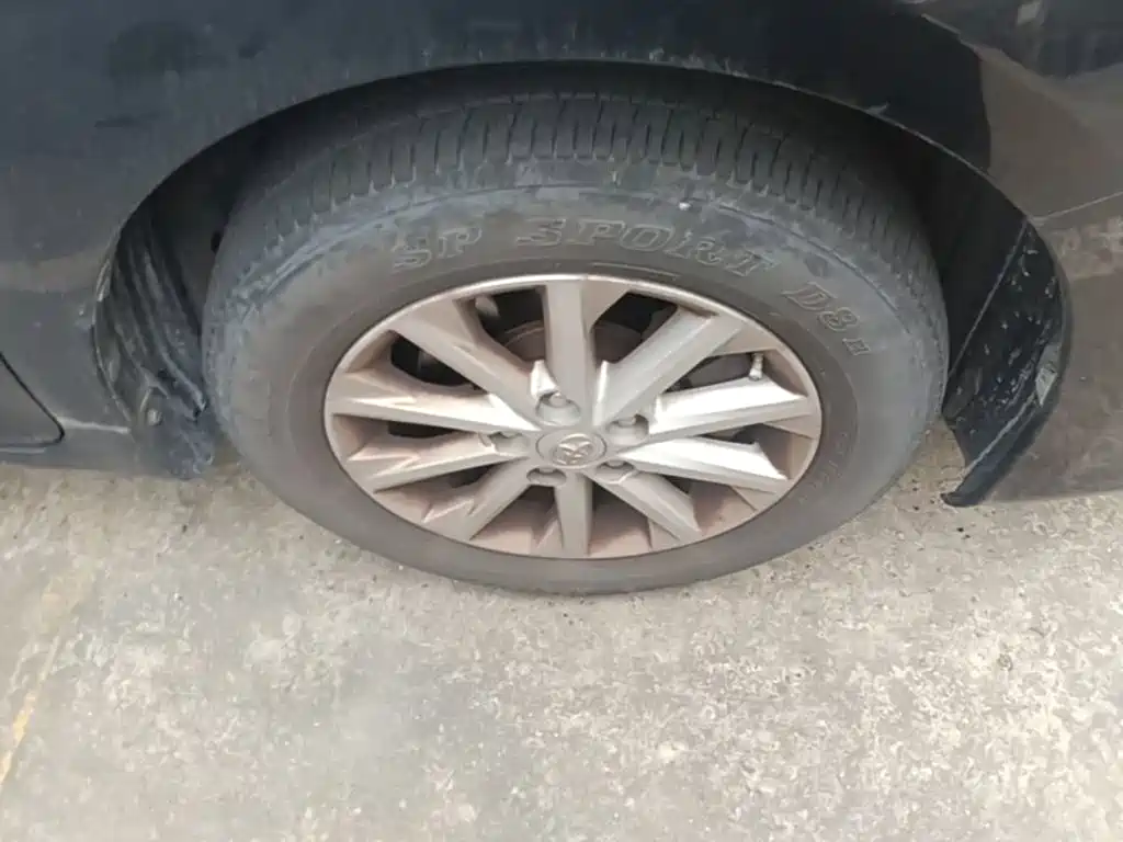 Toyota Camry — миниатюра 12