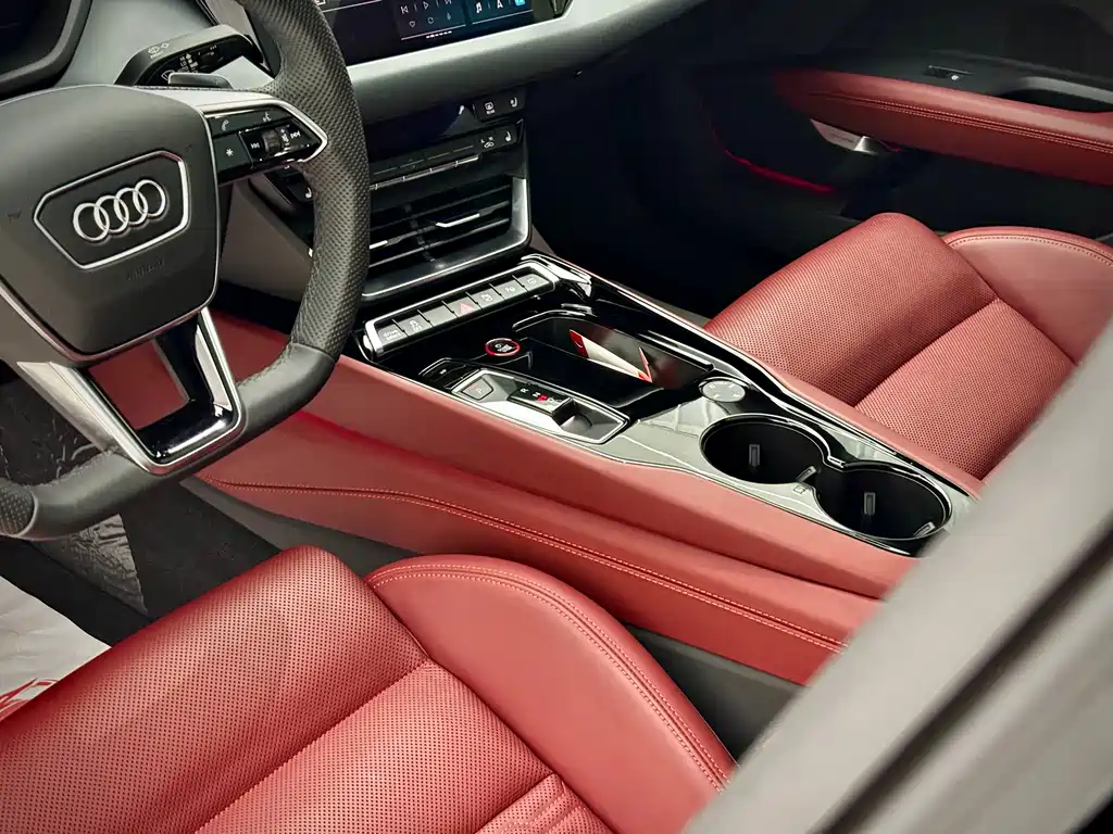 Audi RS e-tron GT — миниатюра 11