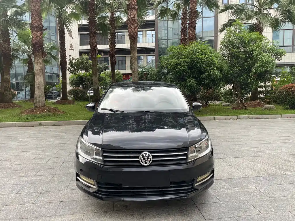 Volkswagen Santana — миниатюра 2