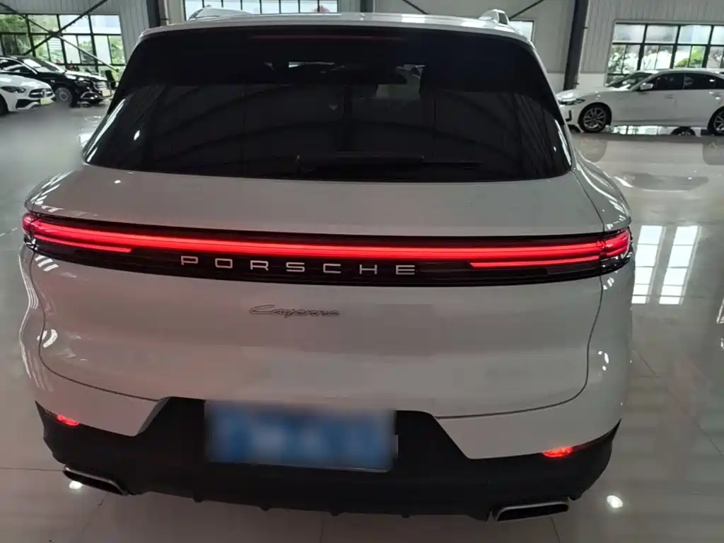 Porsche Cayenne — миниатюра 6
