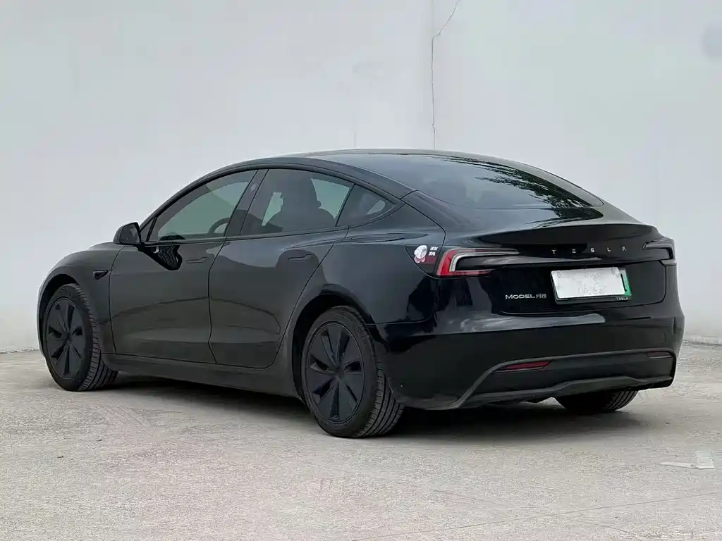 Tesla Model 3 — миниатюра 6