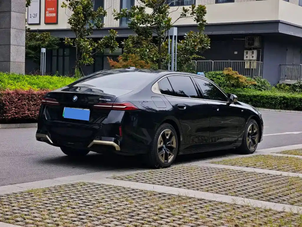 BMW i5 — миниатюра 3