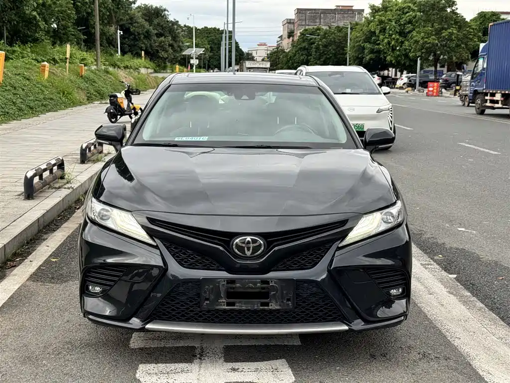Toyota Camry — миниатюра 2
