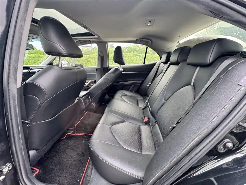 Toyota Camry — миниатюра 6