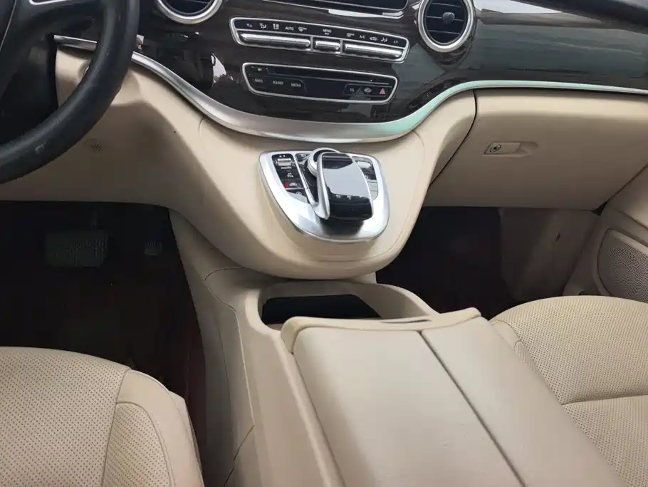 Mercedes-Benz V-Class — миниатюра 16