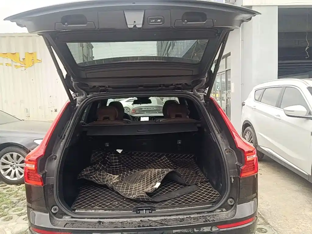 Volvo XC60 PHEV — миниатюра 19