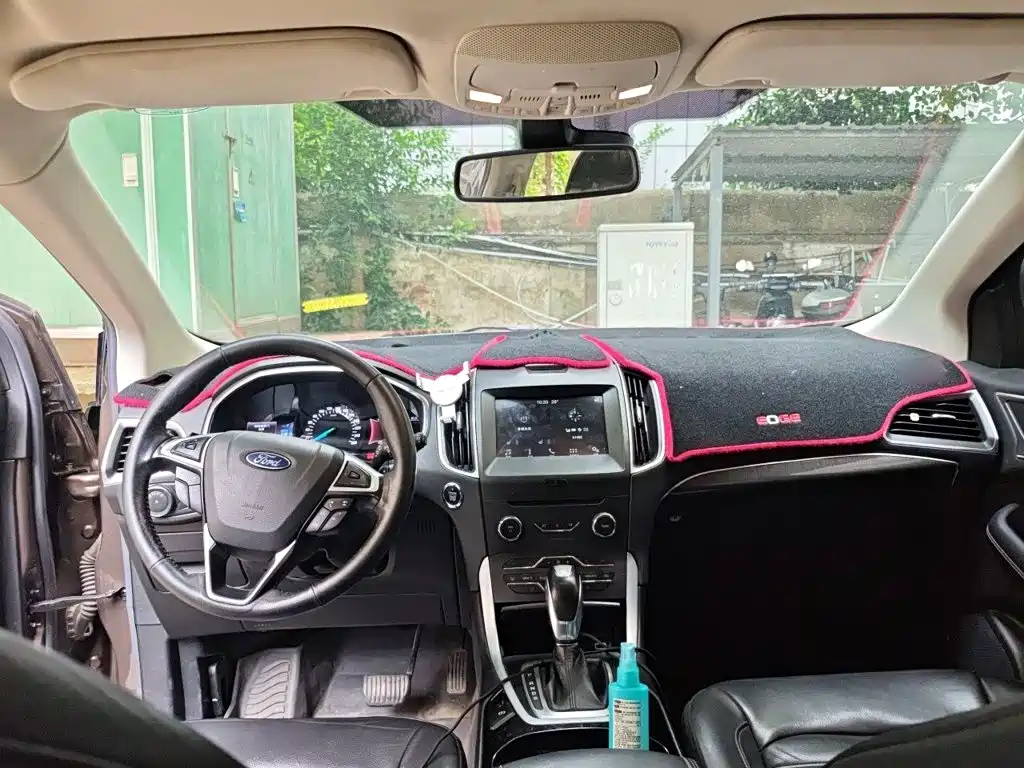 Ford Edge — миниатюра 10