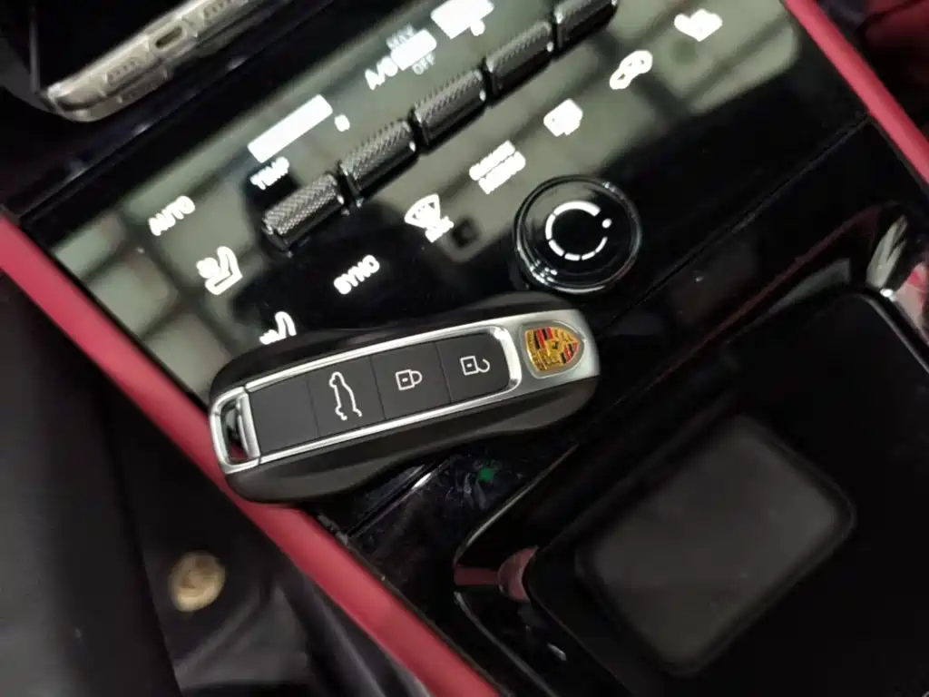 Porsche Cayenne — миниатюра 9
