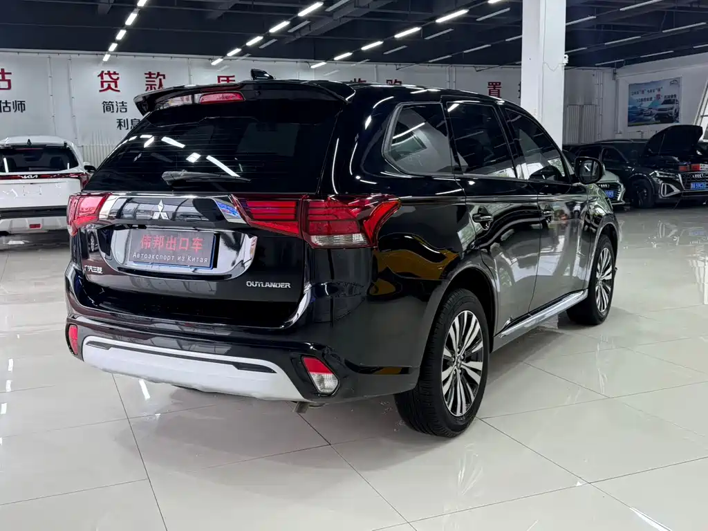 Mitsubishi Outlander — миниатюра 6