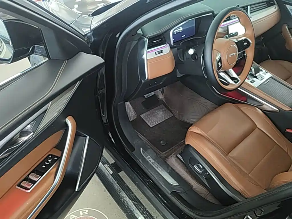 Jaguar F-PACE — миниатюра 16