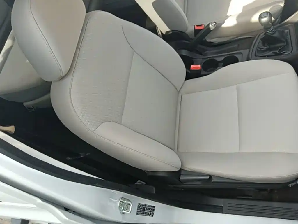 Wuling Hongguang V — миниатюра 25