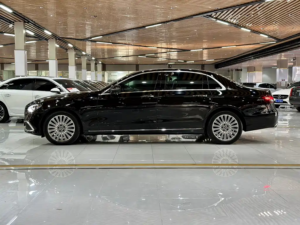 Mercedes-Benz E-Class — миниатюра 7