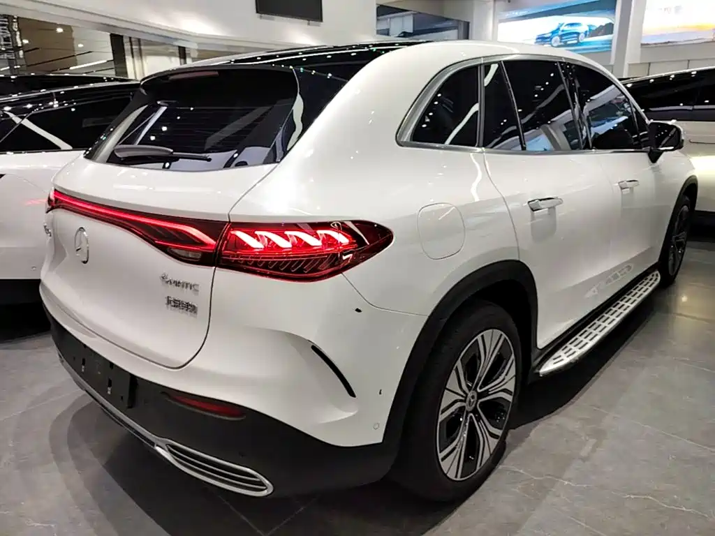 Mercedes-Benz EQE SUV — миниатюра 7
