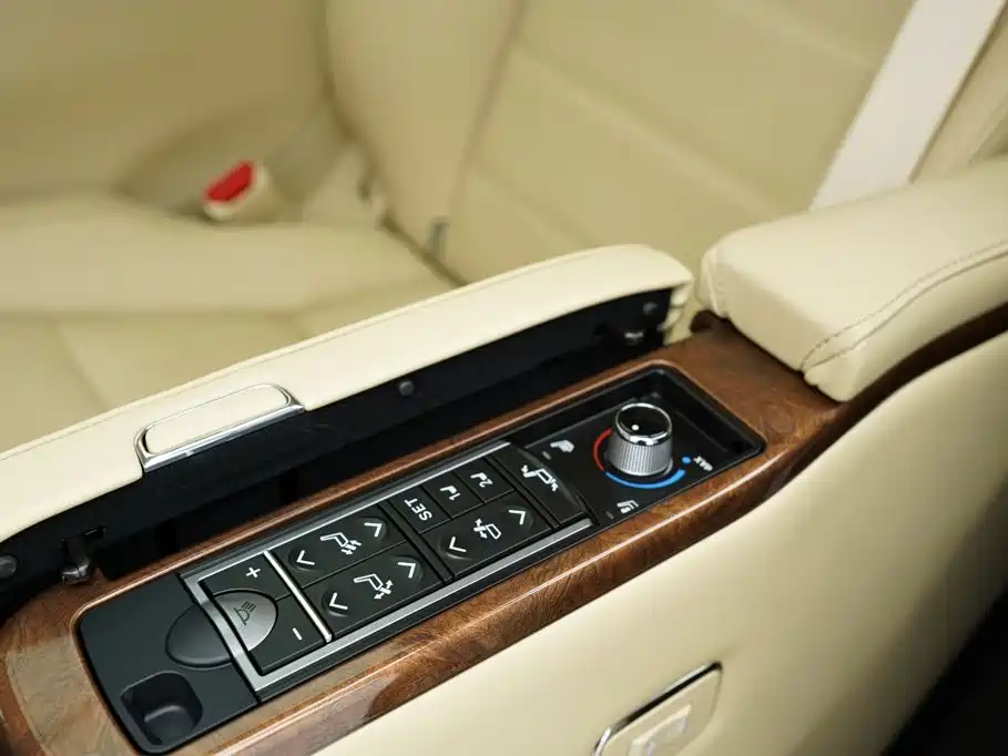 Toyota Alphard — миниатюра 11