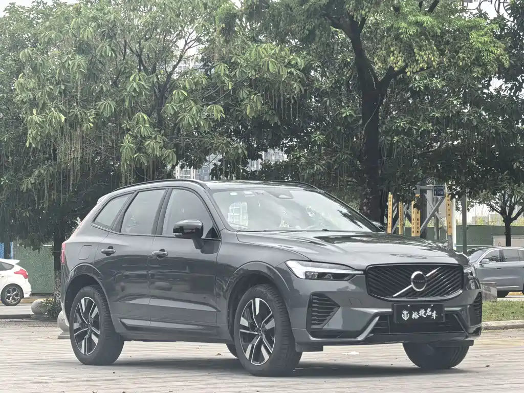Volvo XC60 2026 B5 Sport