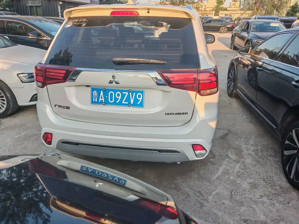 Mitsubishi Outlander — миниатюра 5