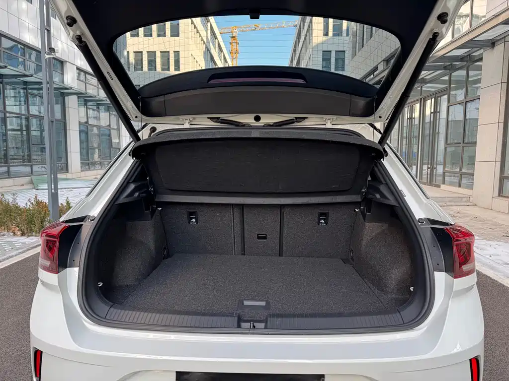 VOLKSWAGEN T ROC EXPLORING SONGS