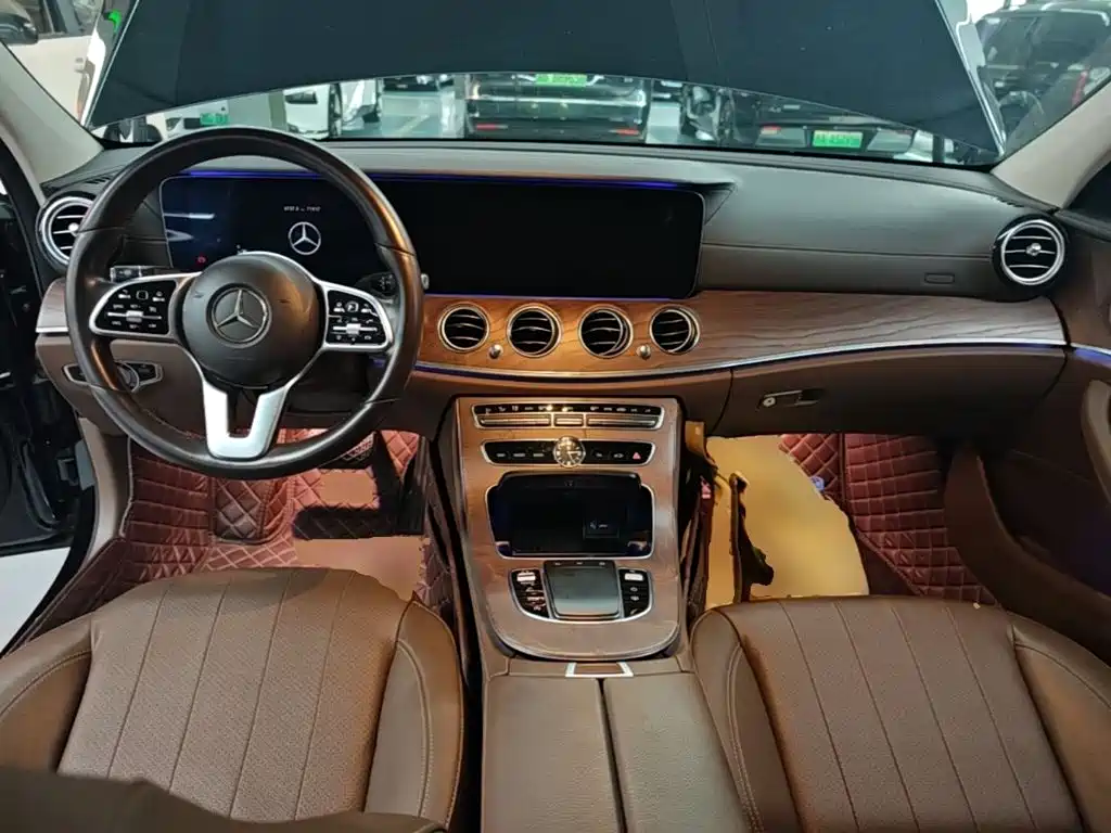 Mercedes-Benz E-Class — миниатюра 10