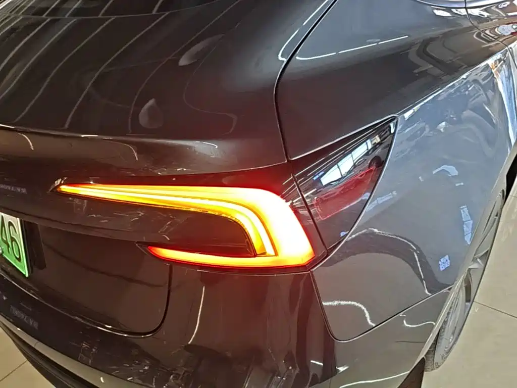 Tesla Model 3 — миниатюра 8