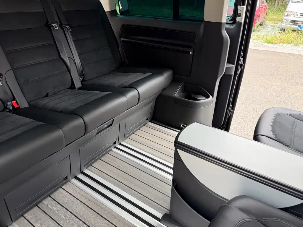 Volkswagen Multivan — миниатюра 18