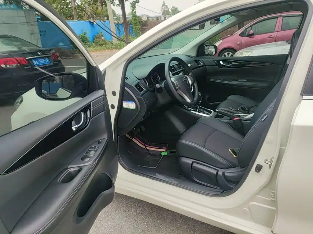 Nissan Tiida — миниатюра 16