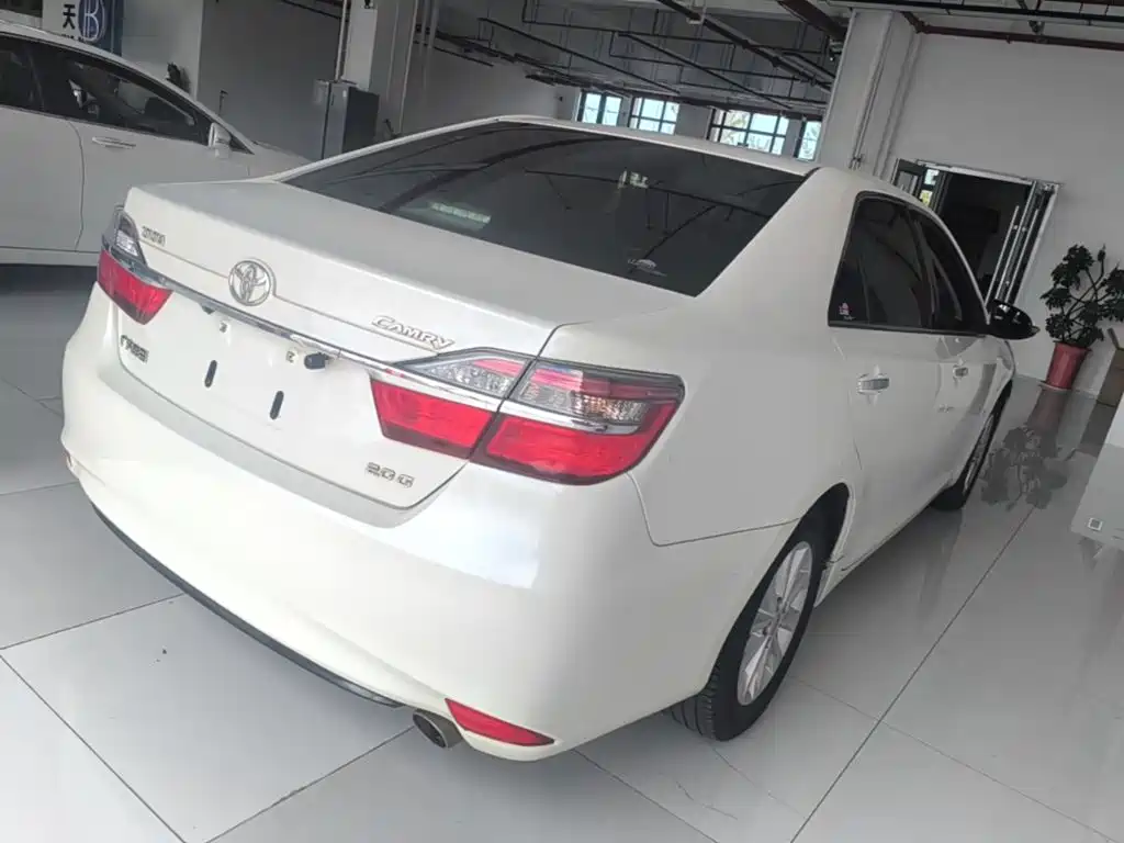 Toyota Camry — миниатюра 7