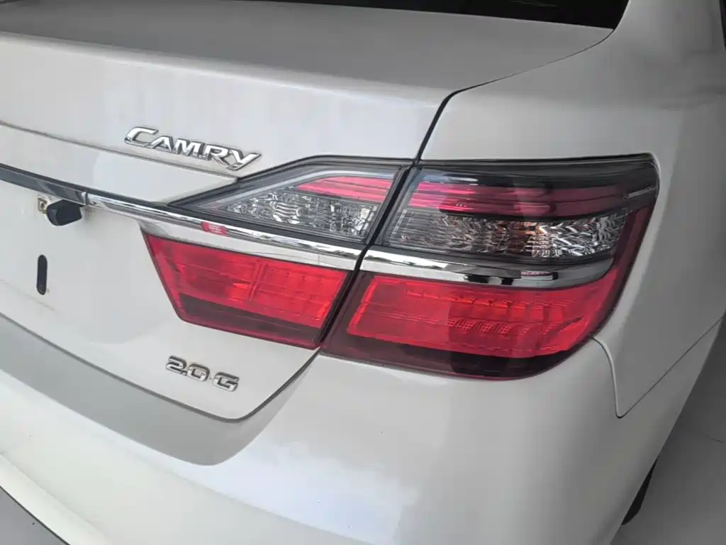 Toyota Camry — миниатюра 8