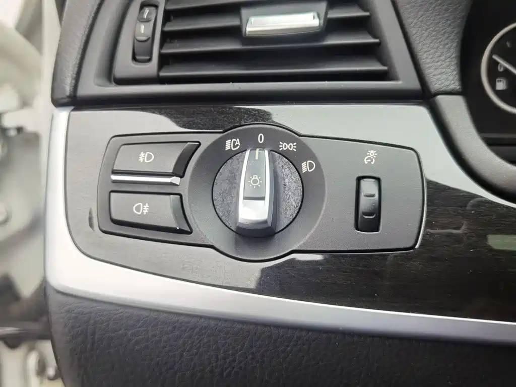 BMW 5 Series — миниатюра 21