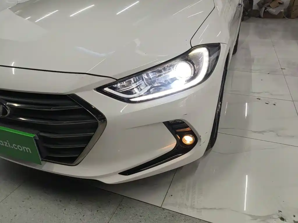Hyundai Elantra — миниатюра 24
