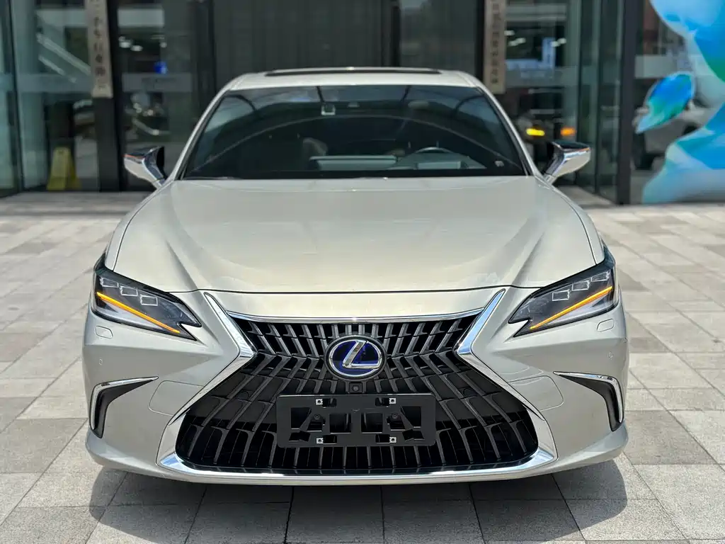 Lexus ES — миниатюра 9