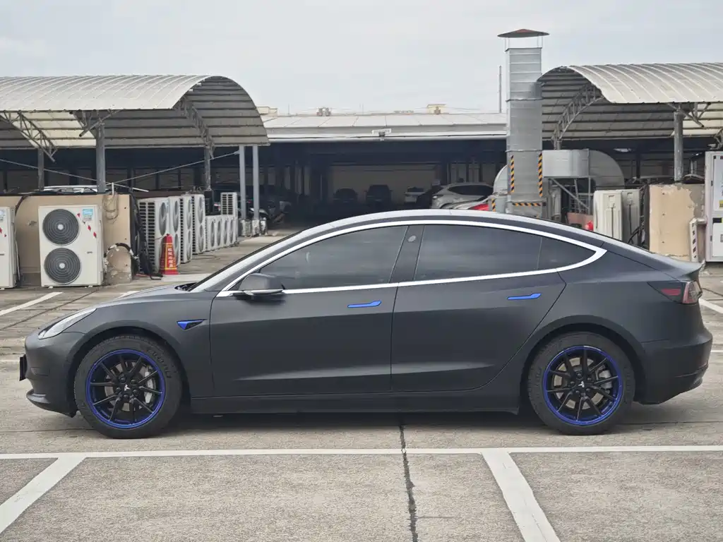 Tesla Model 3 — миниатюра 4