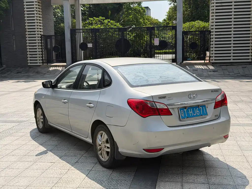 Hyundai Elantra — миниатюра 11