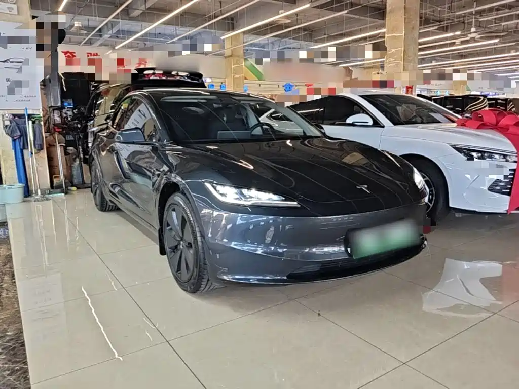 Tesla Model 3 — миниатюра 4