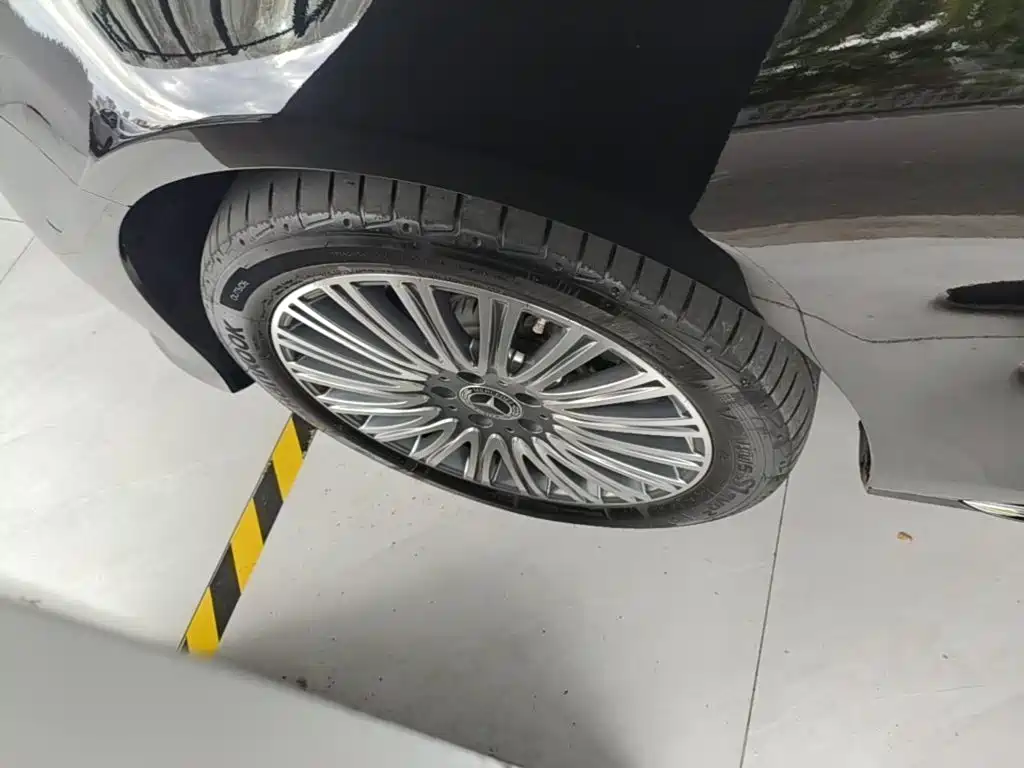 Mercedes-Benz E-Class — миниатюра 23