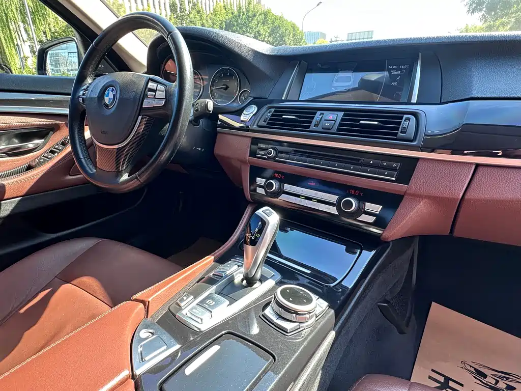 BMW 5 Series — миниатюра 18