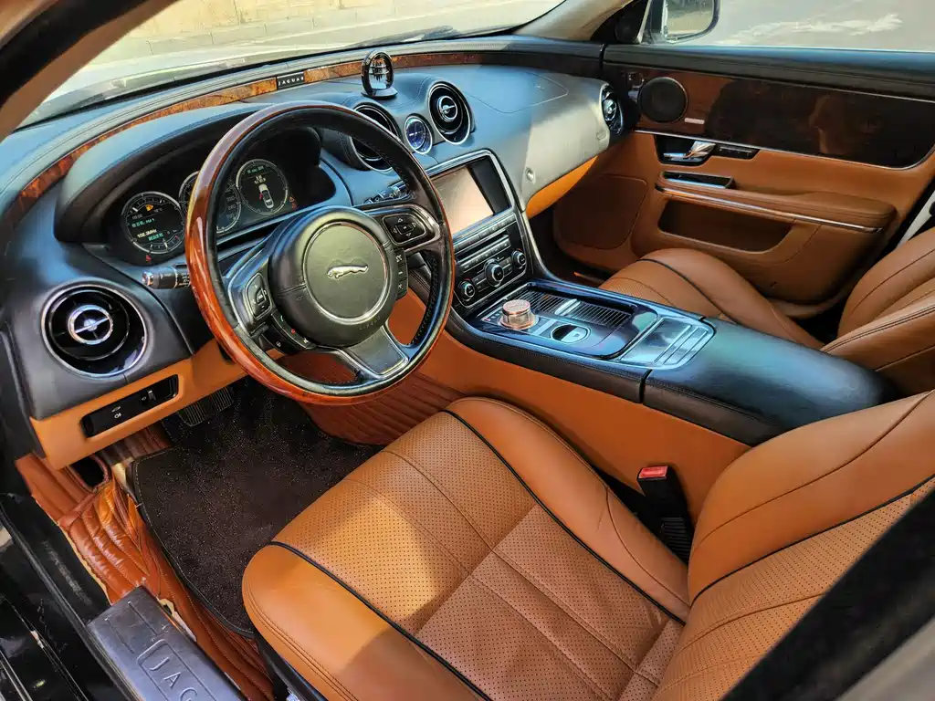 Jaguar XJ — миниатюра 21