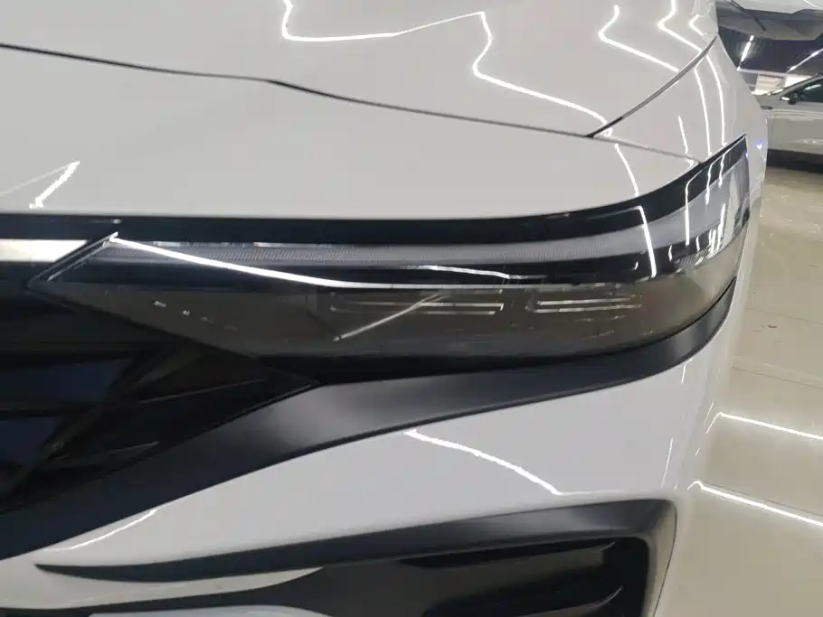 Hyundai Elantra — миниатюра 5