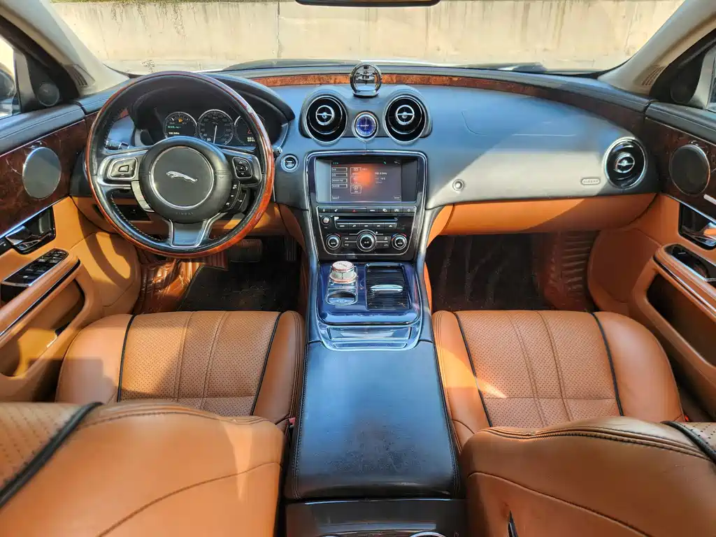 Jaguar XJ — миниатюра 16