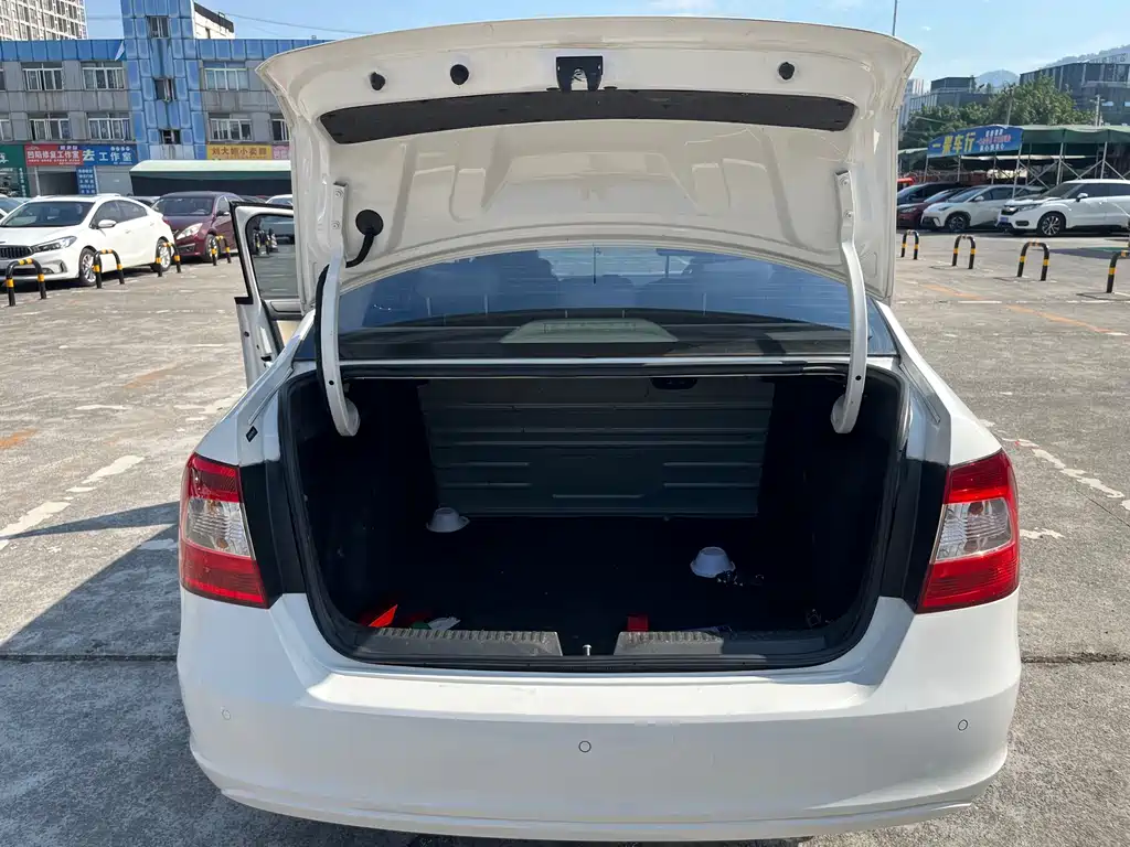Skoda Rapid — миниатюра 16