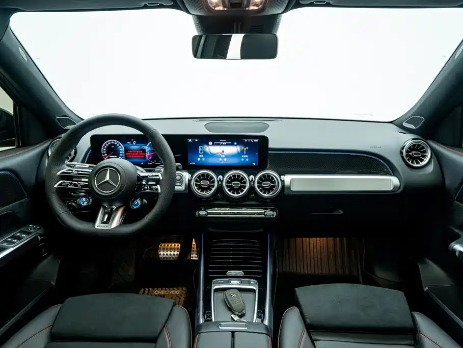 Mercedes-Benz GLB AMG — миниатюра 11