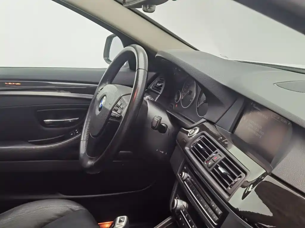 BMW 5 Series — миниатюра 22