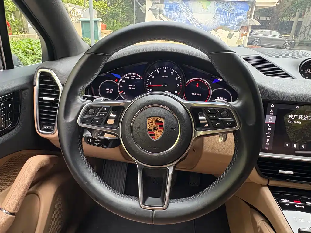 Porsche Cayenne — миниатюра 18