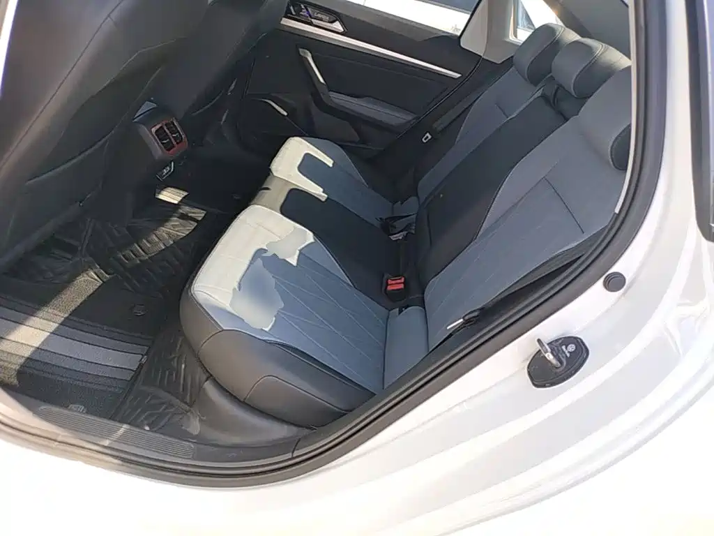 Volkswagen Lavida — миниатюра 17