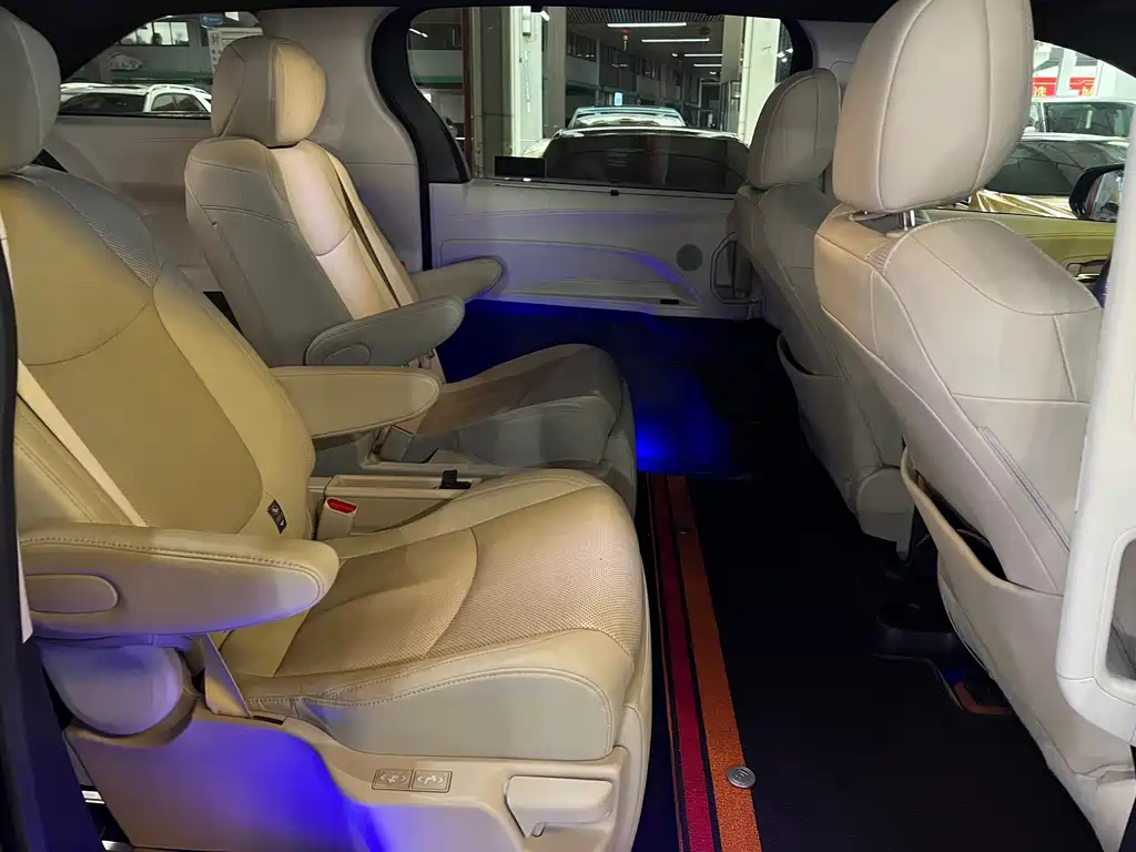 Toyota Granvia — миниатюра 8