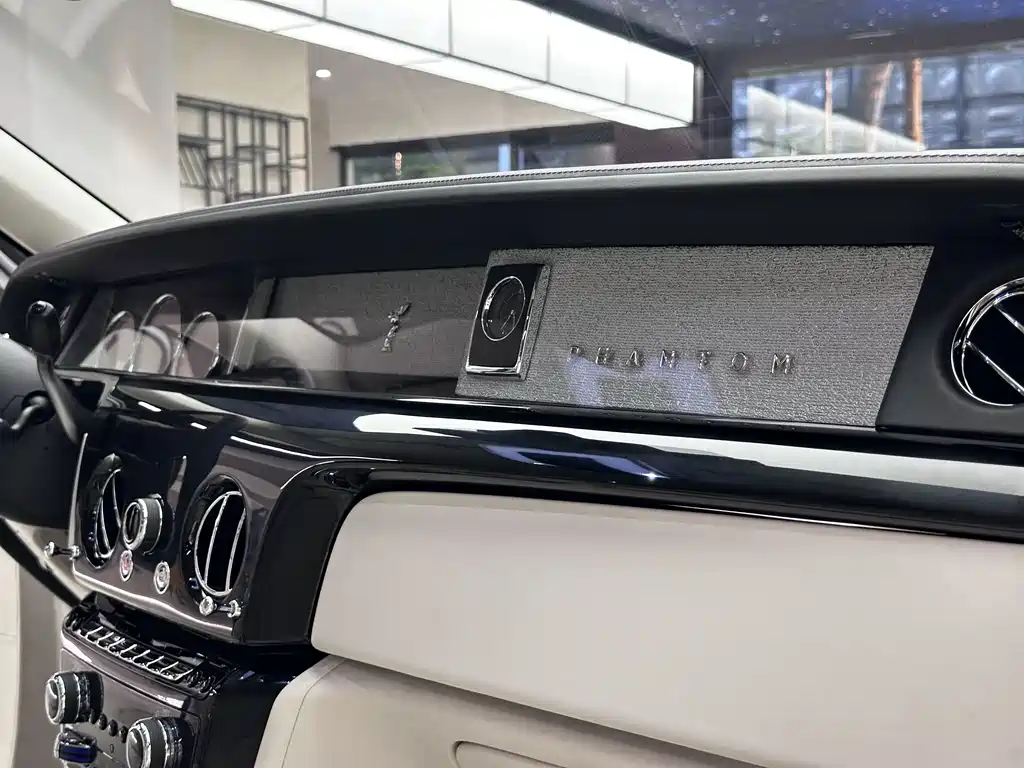 Rolls-Royce Phantom — миниатюра 15