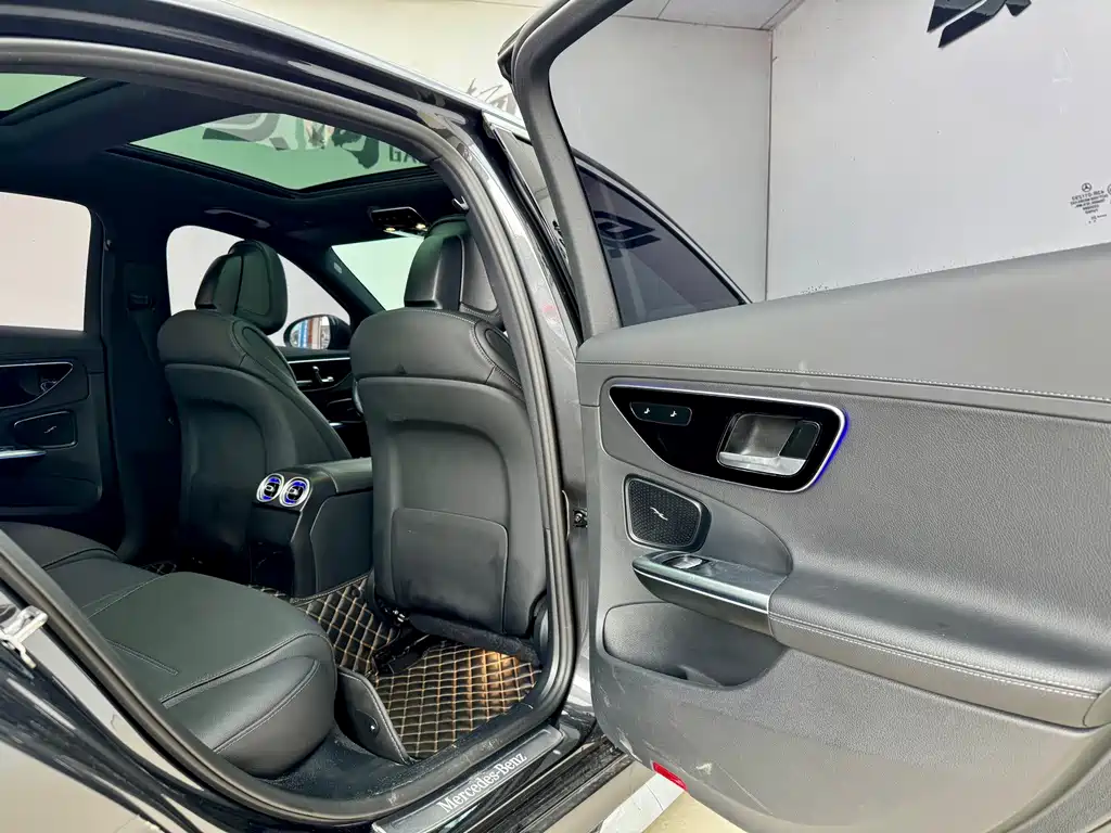 Mercedes-Benz C-Class — миниатюра 11