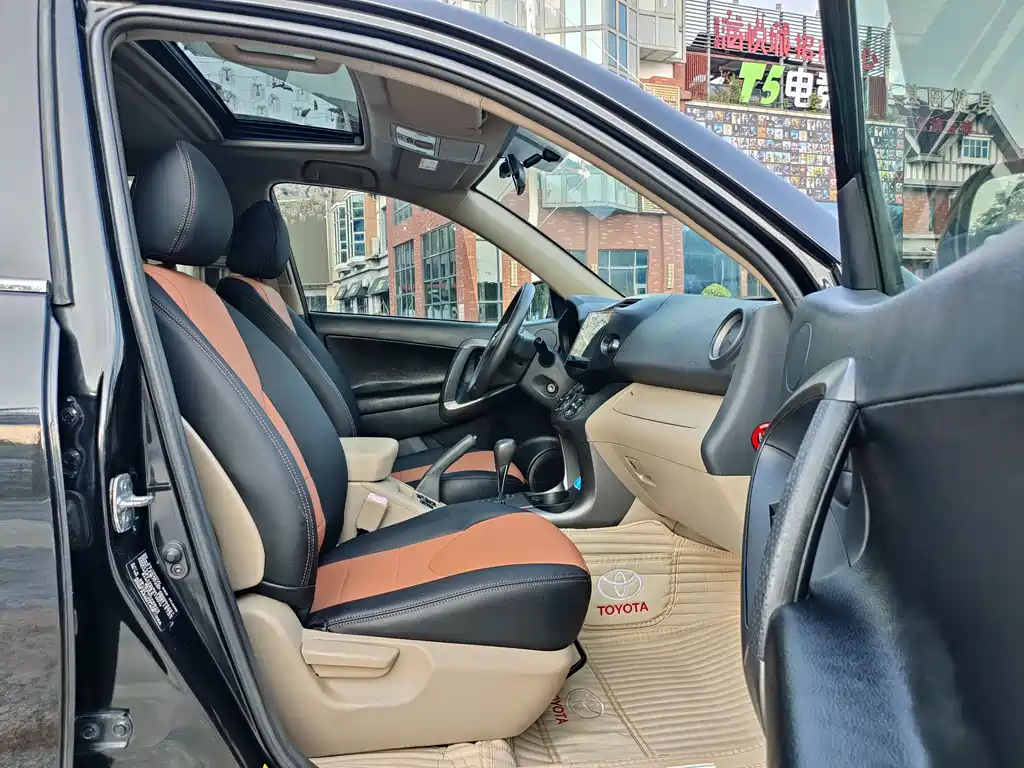 Toyota RAV4 — миниатюра 11