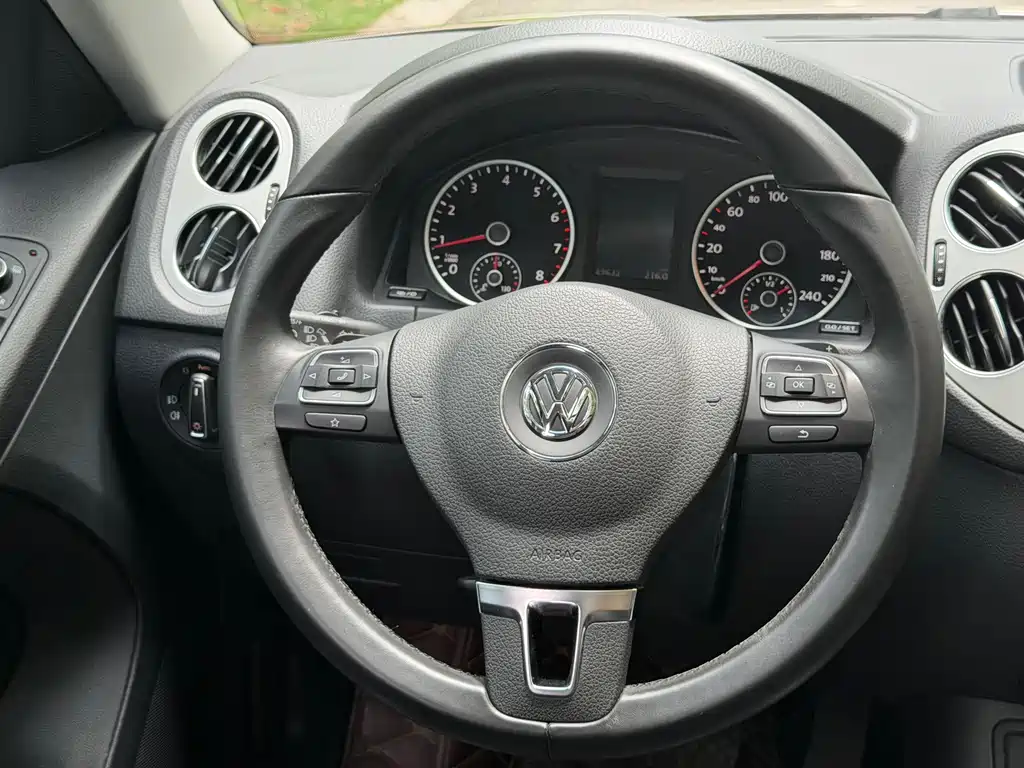 Volkswagen Tiguan — миниатюра 13