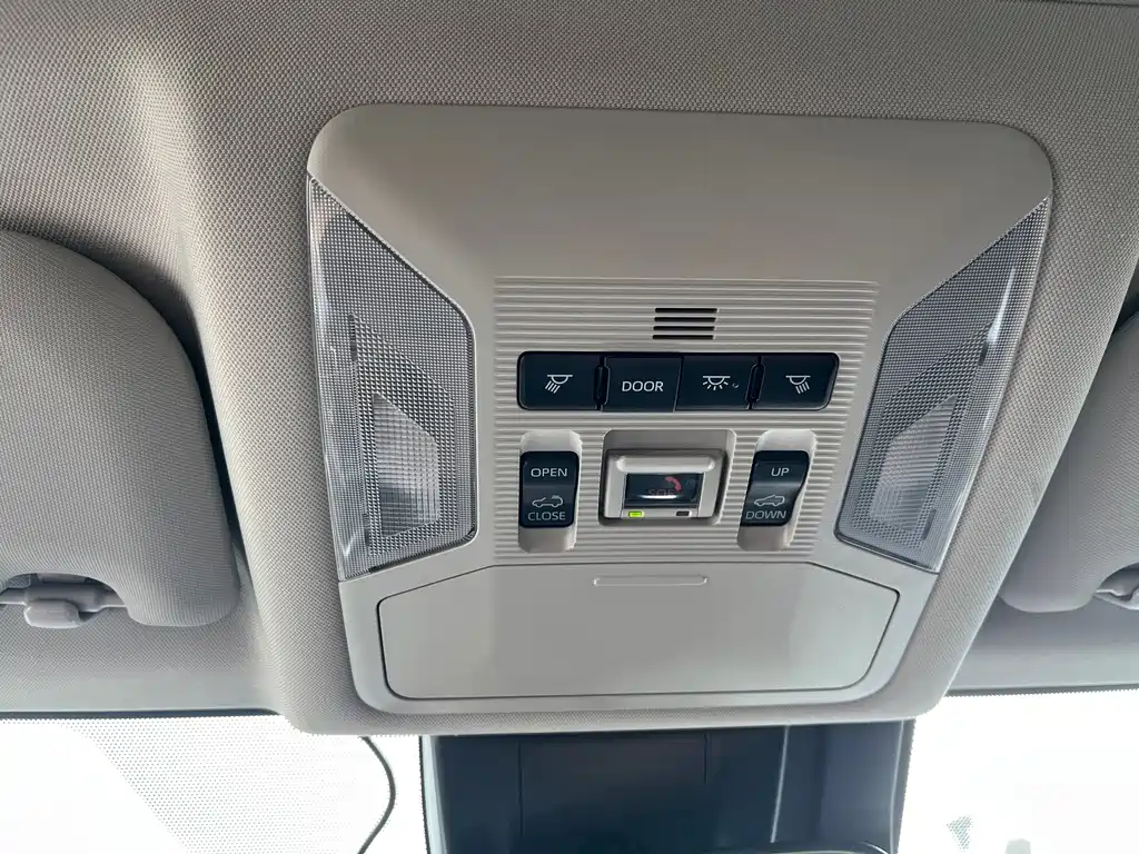 Toyota RAV4 Prime — миниатюра 24